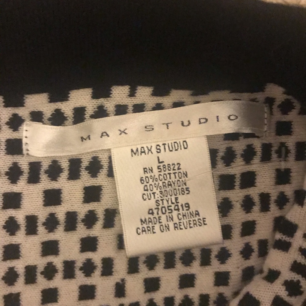 Black/white skirt - Picture 2 of 2